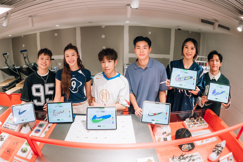 歐鎧淳、洪嘉豪及一眾運動員在「Nike By You」 創意工作坊手繪Swoosh並以熱印或刺繡技術將其呈現在心選單品上。