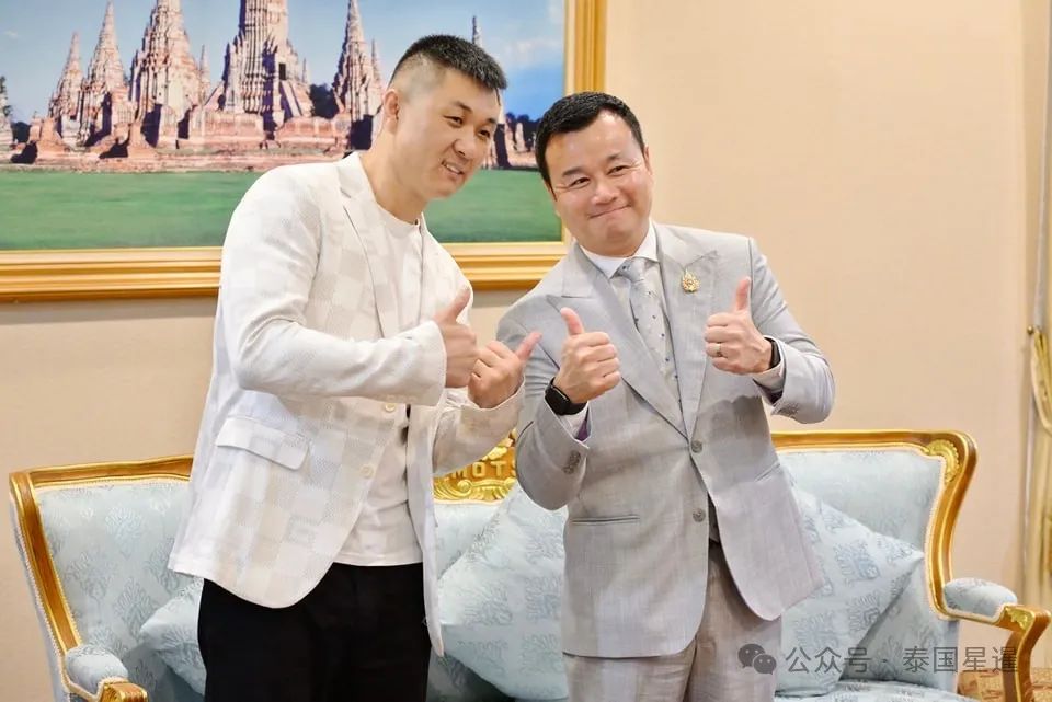 泰國旅游與體育部長索拉翁8日熱情歡迎「太原老葛」團隊。 泰國旅游與體育部長索拉翁8日熱情歡迎「太原老葛」團隊。