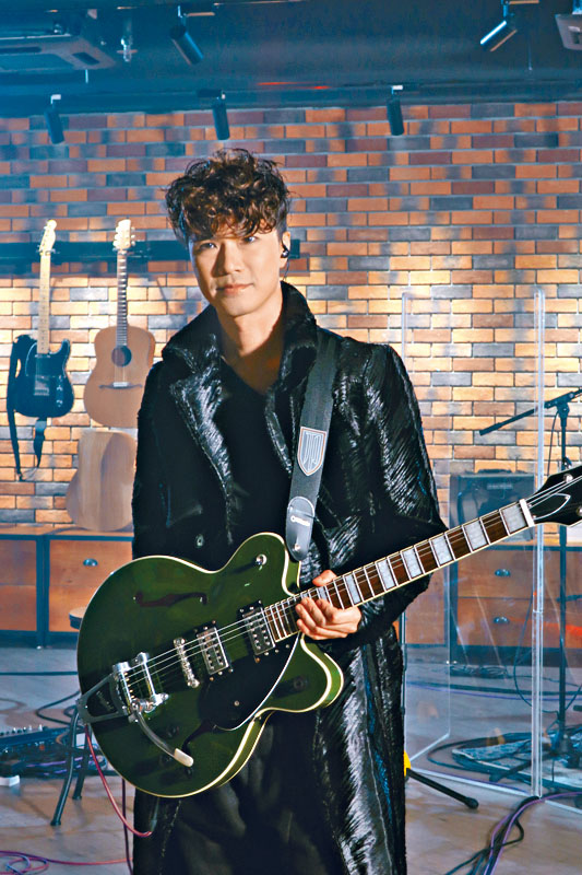 布志纶改以正能量歌曲打头阵。