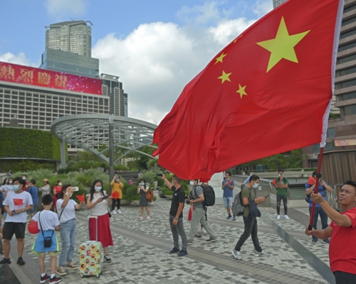 徐英偉指，區議會舉辦賀國慶和回歸活動申請大幅減少。資料圖片