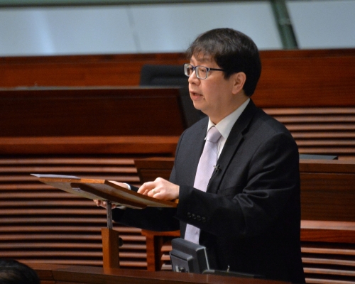 勞工及福利局長蕭偉強重申七月退休計劃無變。
