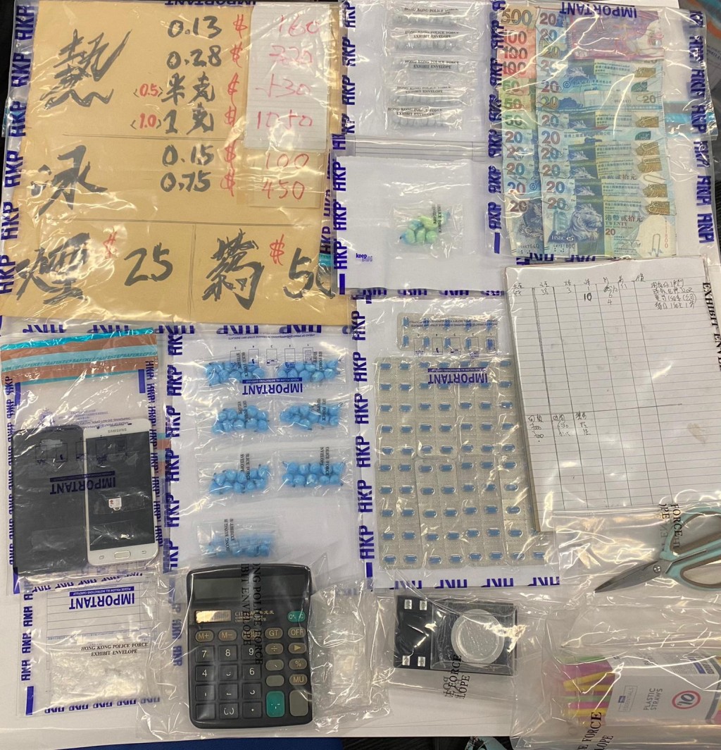 檢獲證物。警方圖片