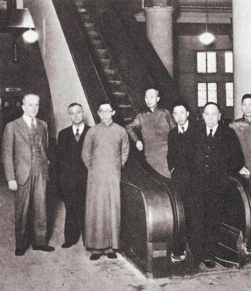 上海大新開幕即引入遠東唯二的扶手電梯。小紅書＠橫馬路 豎馬路 