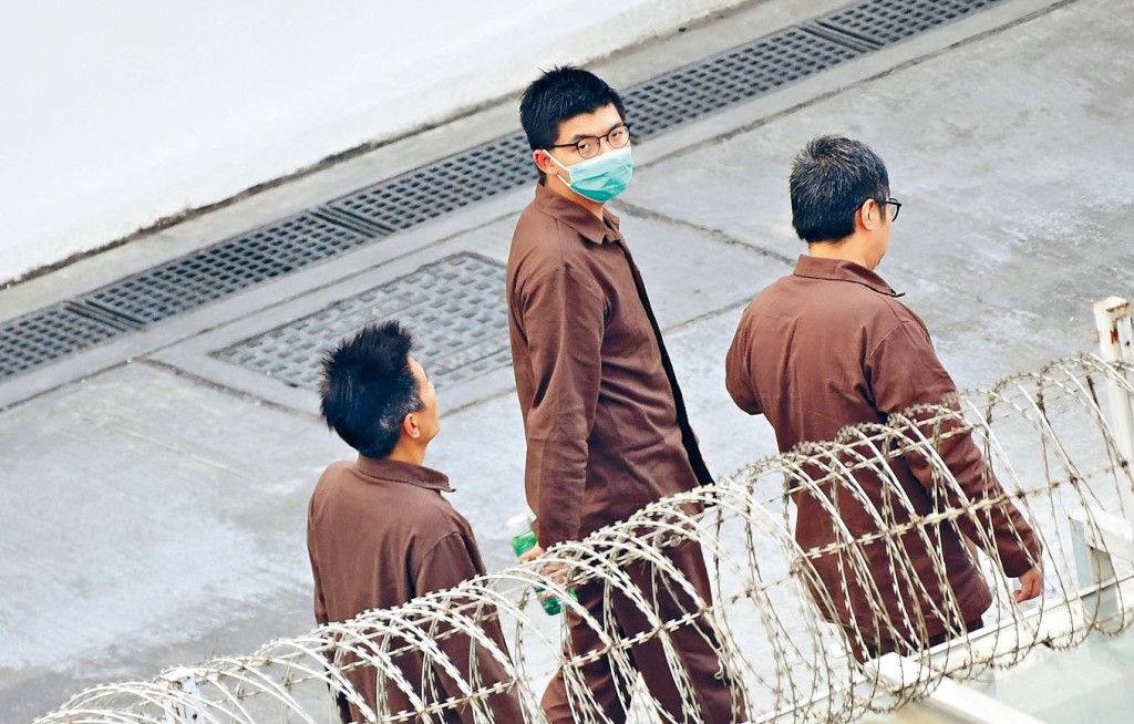 黃之鋒目前正在石壁監獄服刑。