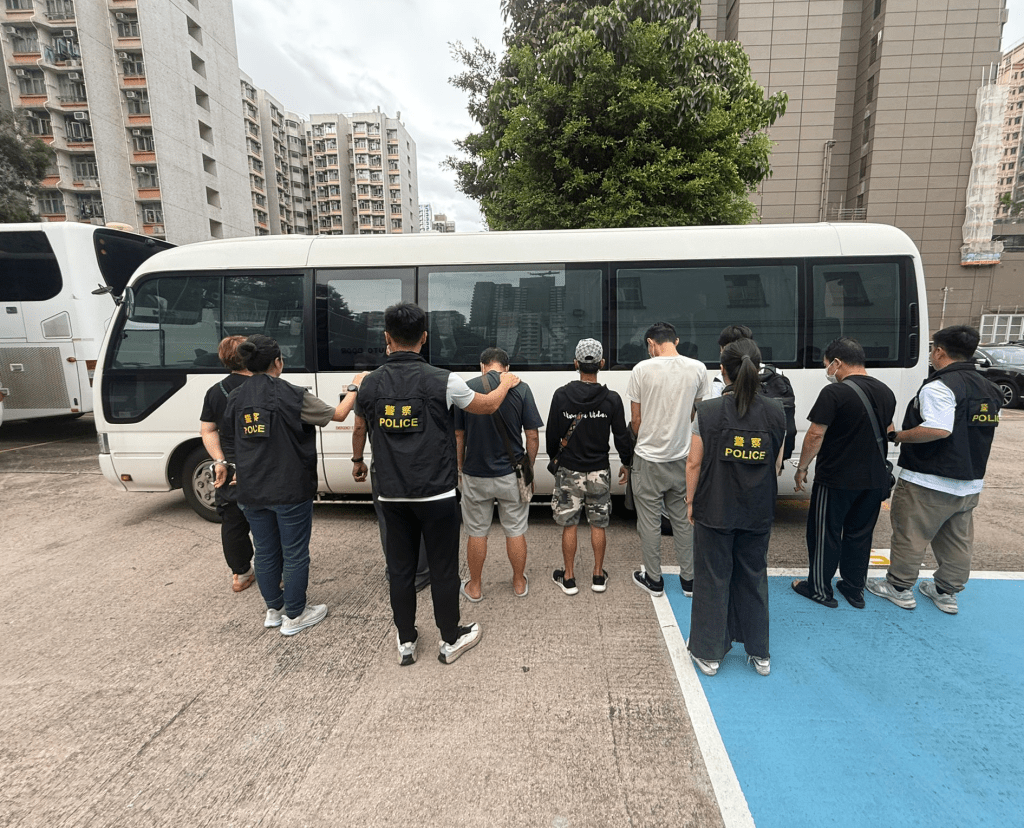 警方共拘捕8人。警方提供