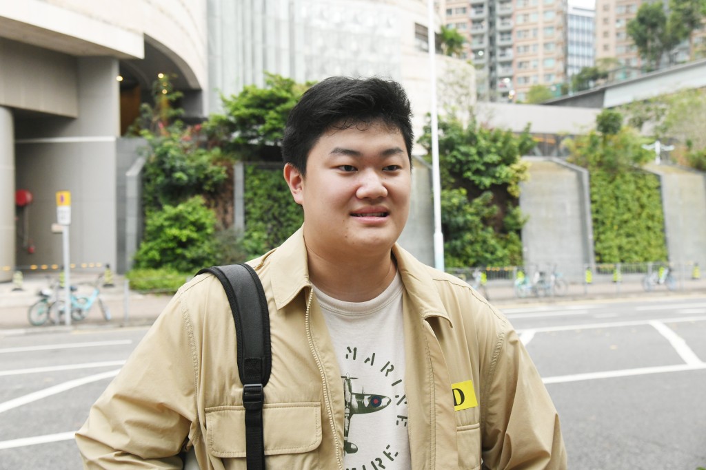 來自內地的考生朱同學也表示對張家朗不太熟悉，但慶幸自己在小組討論中成功搶到發言權。 (星島日報圖片)