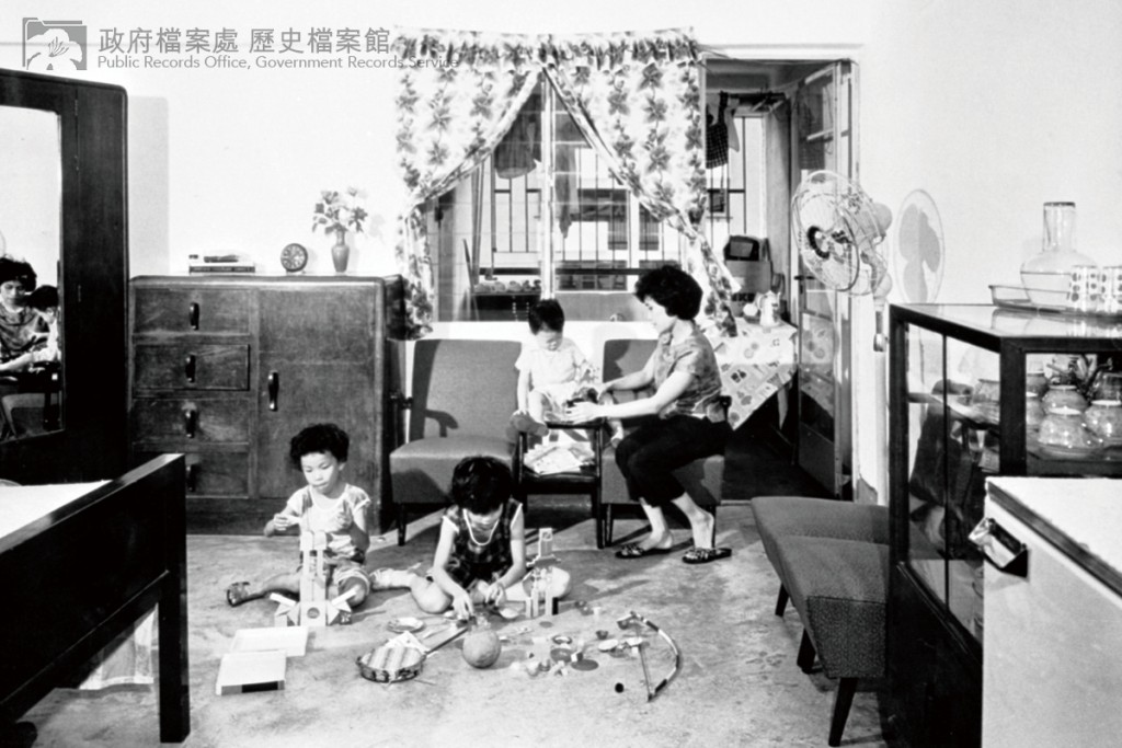 彩虹邨内其中一个单位的陈设。（1964年）历史档案馆图片