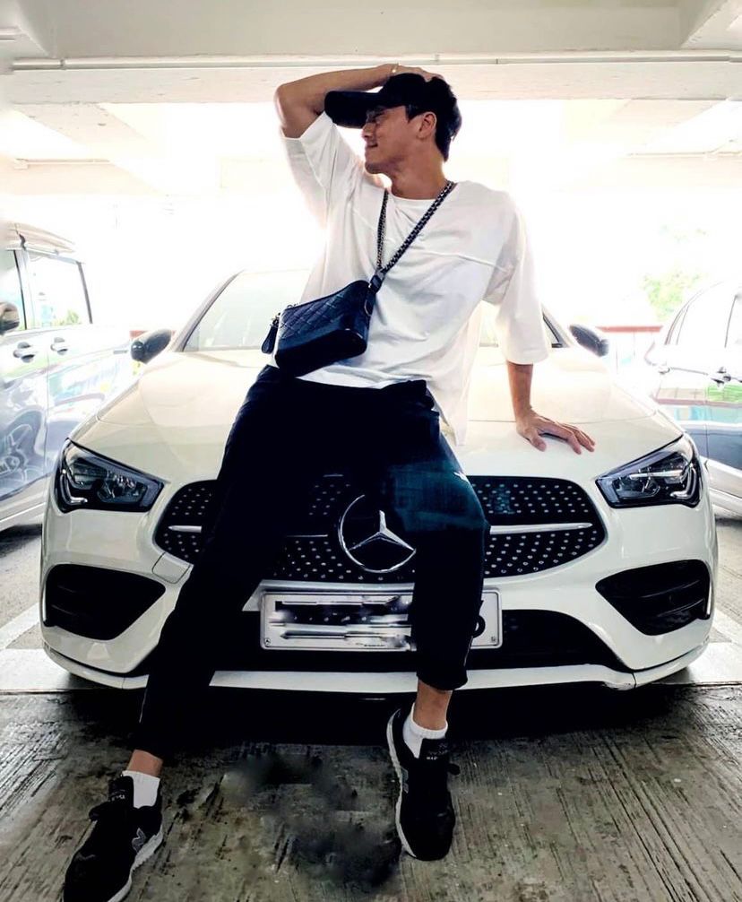 老婆一句：「MIRROR型㗎！」森美即乖乖幫老婆攞手袋。