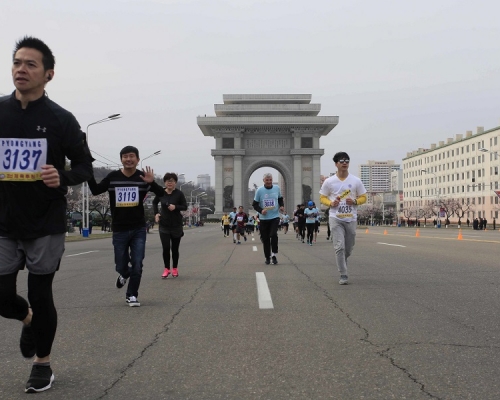 今年參賽的外國業餘選手只有429人，不到去年的一半。AP
