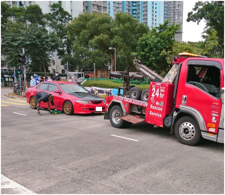 警方採取行動。