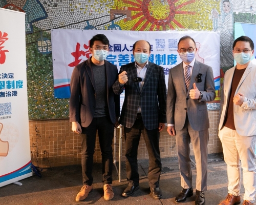 曾國衞今日親往香港仔一個街站簽名支持。