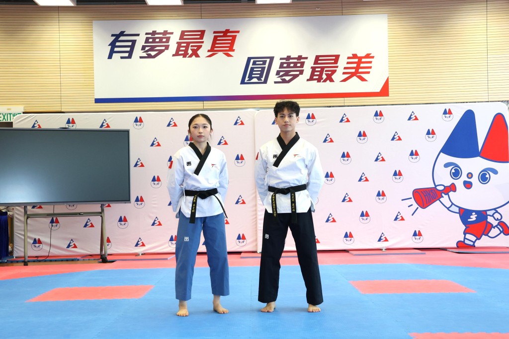 呂靖楠（右）及李子晴（左）同為第一次代表香港出戰亞運的「品勢」項目。徐嘉華攝
