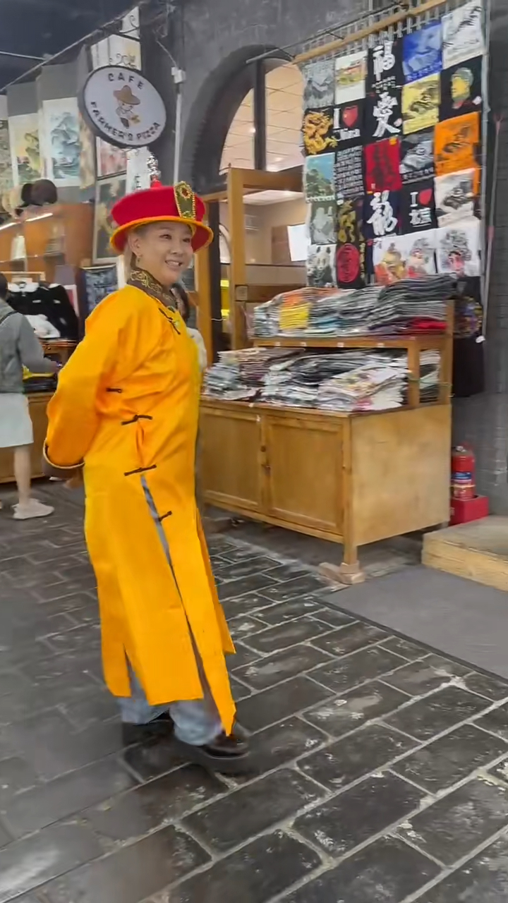鄭欣宜戲精上身。