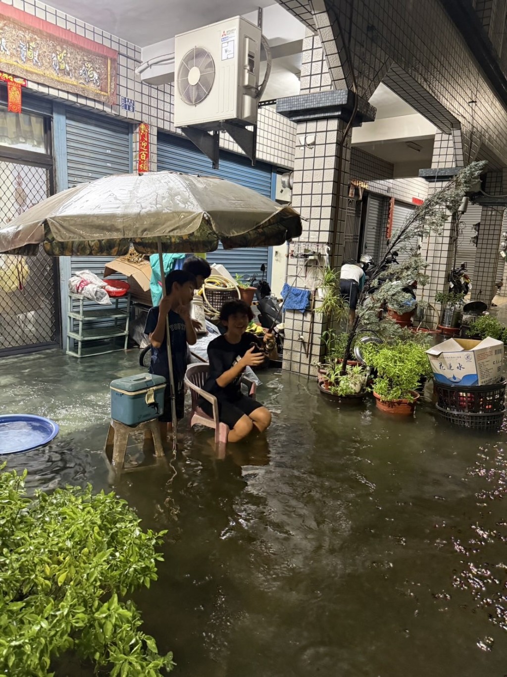 台灣南高屏與東半部雨勢驚人。 threads 台灣南高屏與東半部雨勢驚人。 threads