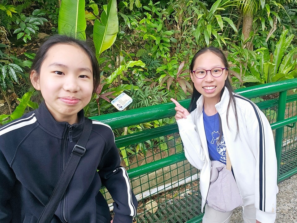 跟媽媽餅印似的兩姊妹。(圖片來源:受訪者提供) 跟媽媽餅印似的兩姊妹。(圖片來源:受訪者提供)