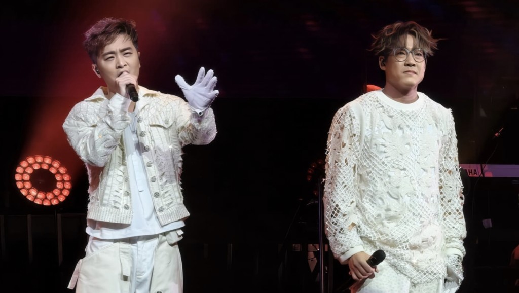演唱會由造型大師陳華國為主角帶來多套型格服裝。