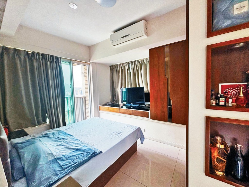 睡房設計舒適，大窗引充沛光源入室。