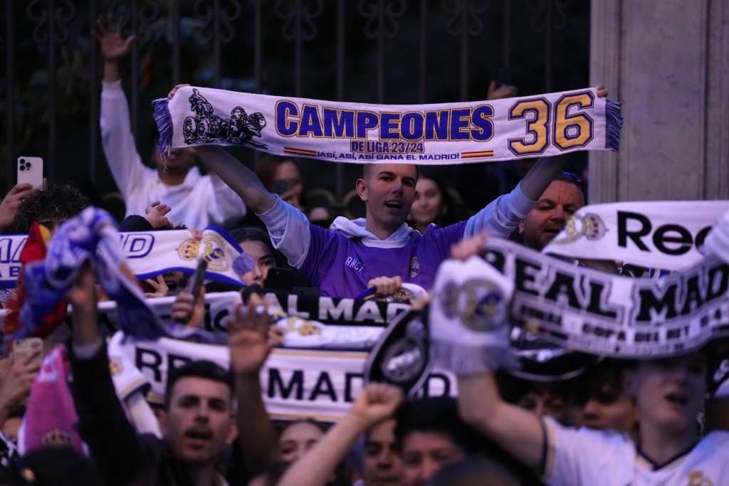 皇家馬德里球迷上街慶祝。AP