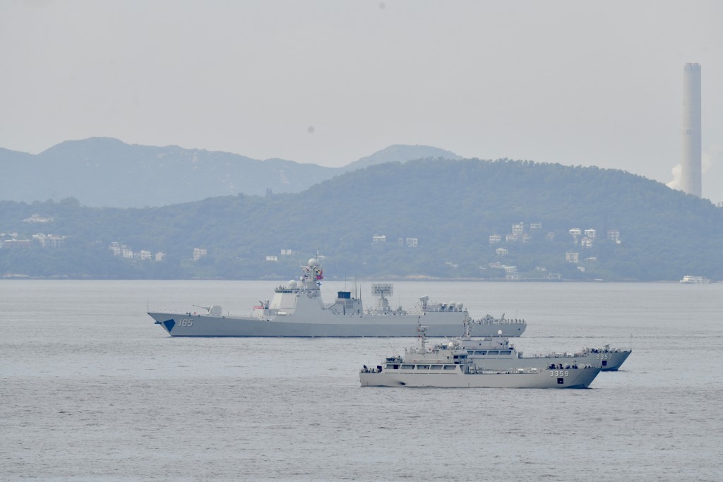 山東艦航母編隊訪港 - 青衣情況。盧江球攝