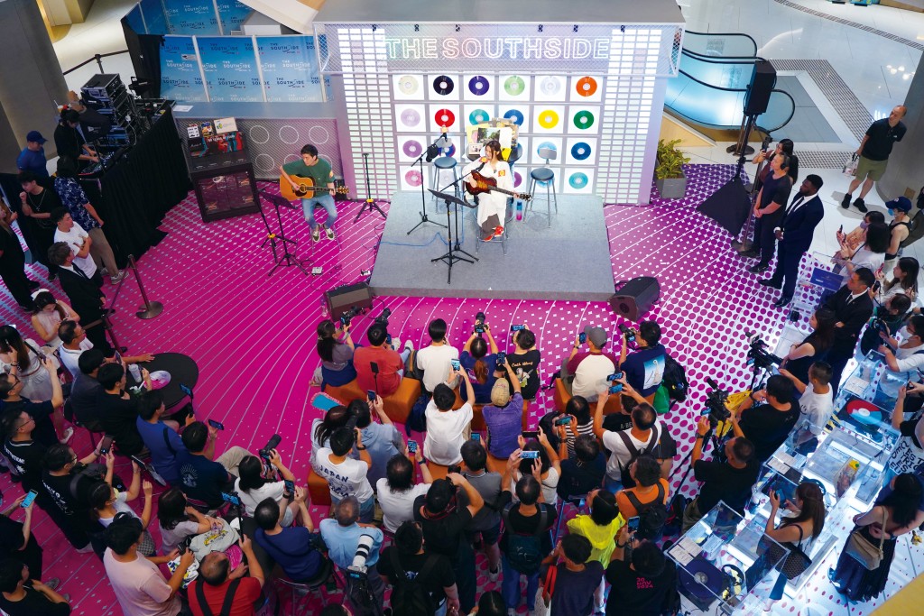 THE SOUTHSIDE曾以Designs in Air節慶裝置、廣東歌派對、Halloween Pawty等活動，跨越世代與界限，共享節日歡樂。