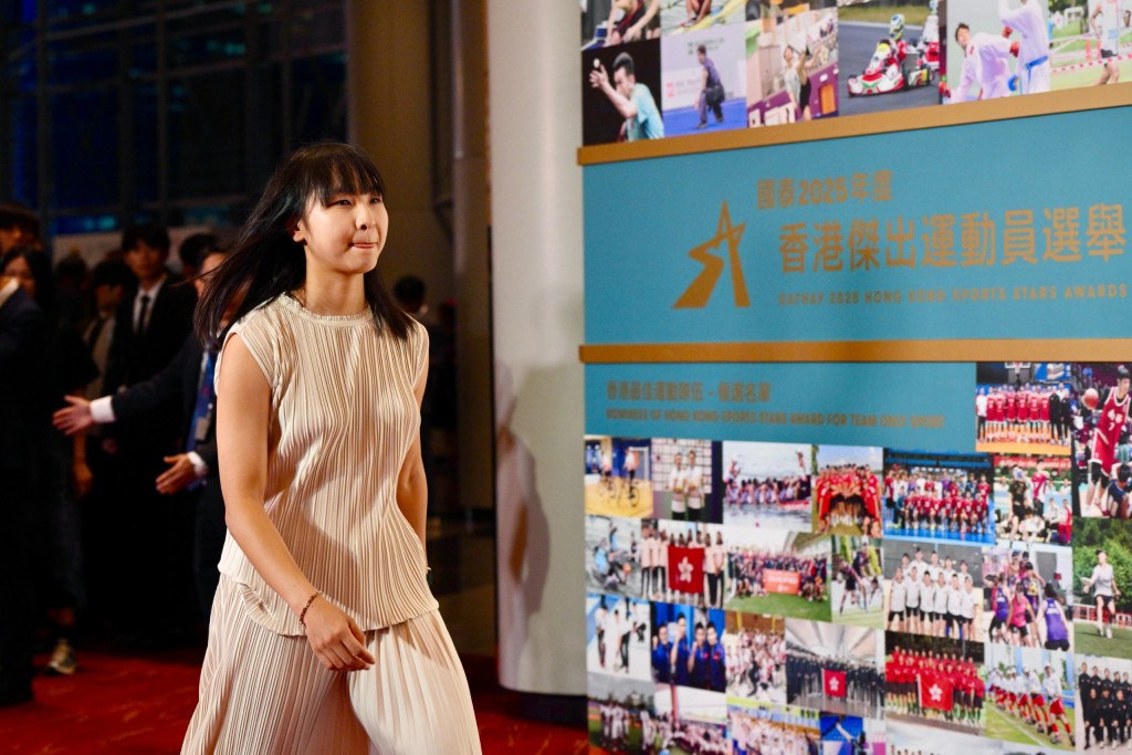 李思穎落機後即時去買這裙裝出席傑運頒獎禮。 蘇正謙攝