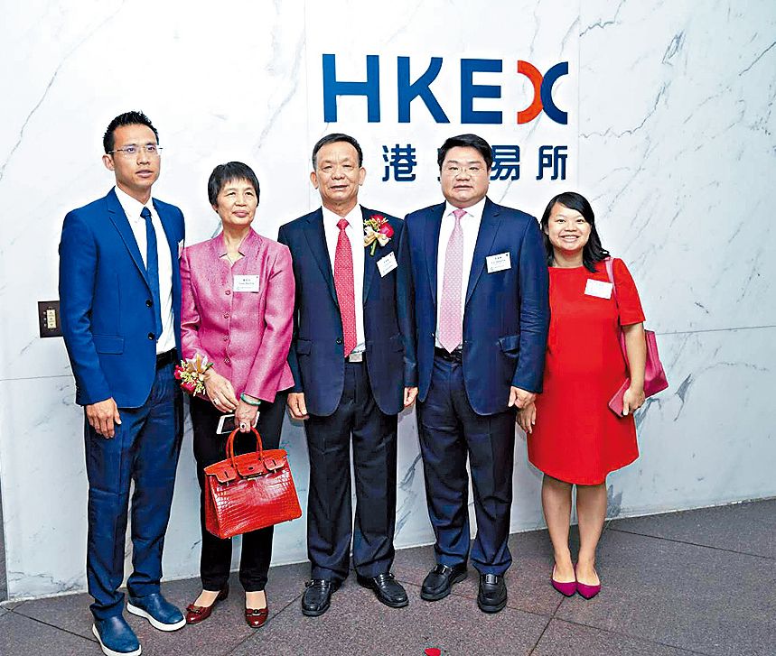 李聖潑家族企業為玻璃製造業以及太陽能光伏產業的的領軍企業。 李聖潑家族企業為玻璃製造業以及太陽能光伏產業的的領軍企業。