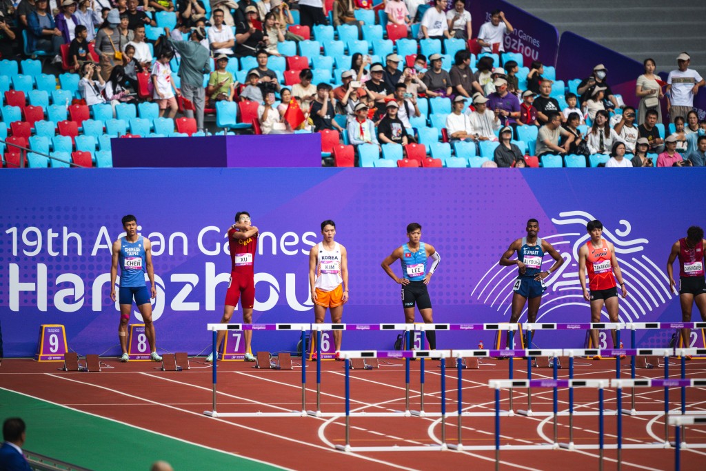 李家耀在男子110米欄第一組初賽取得第6名。港協暨奧委會圖片