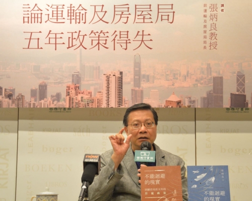 張炳良指,政府增加土地房屋供應必須多管齊下,不能單靠填海, 應增加建築高度。盧江球攝