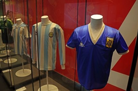 不同時代的阿根廷足球隊球衣。