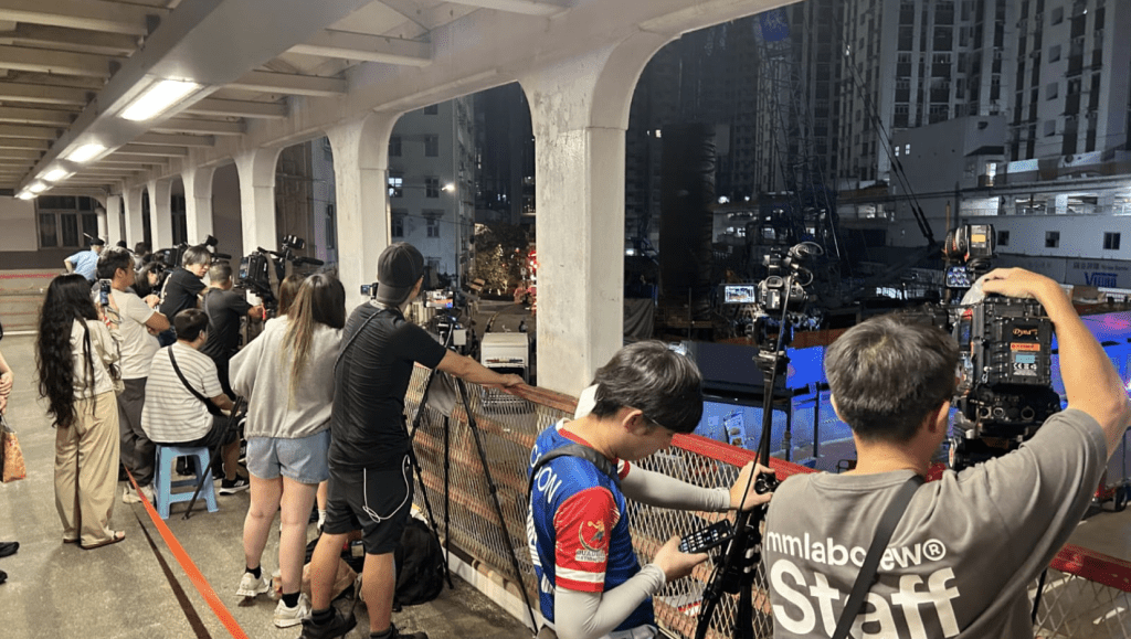 大批記者到場採訪。蔡楚輝攝