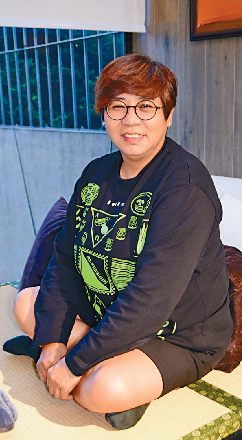 ■61歲的黑妹姐學會享受人生。