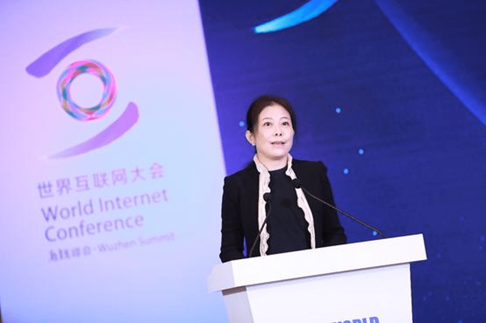 京東集團CEO許冉排名第20，是排名最高的華裔女性。 