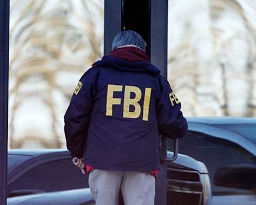 FBI利用局內女職員照片作餌。路透社圖片