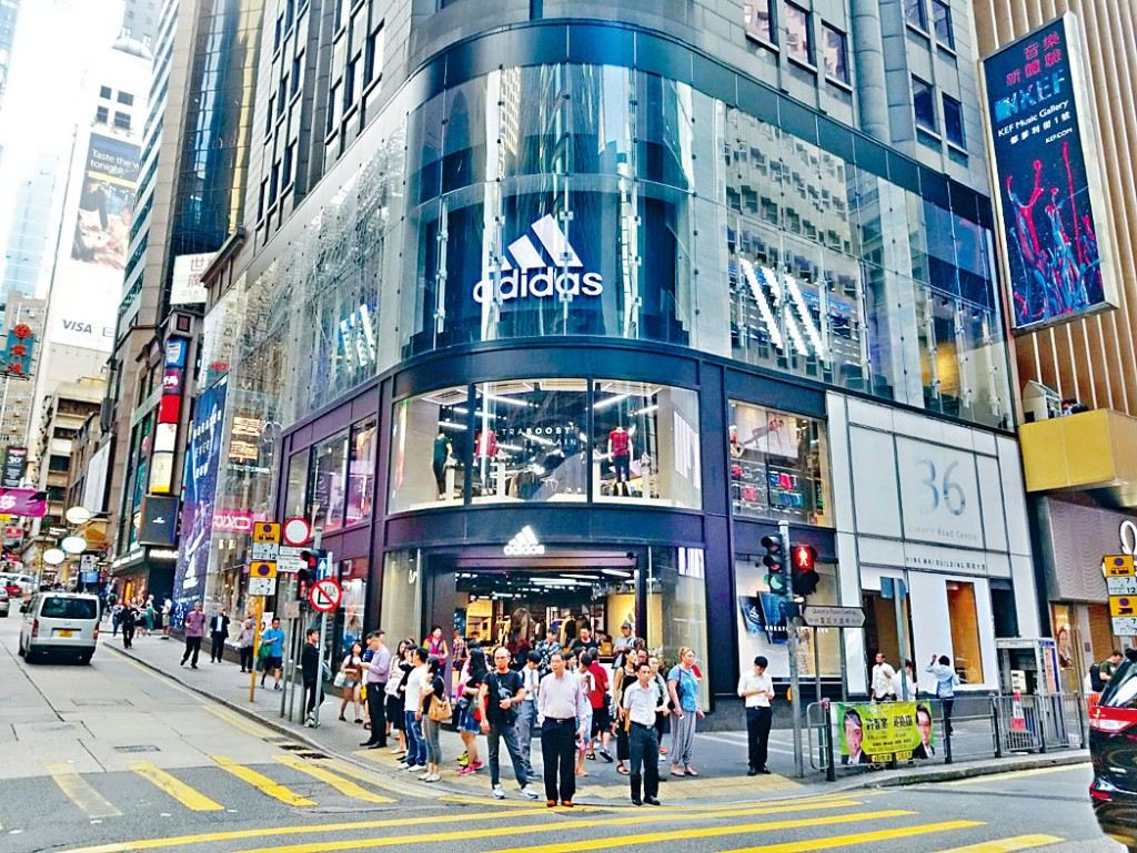 中環皇后大道中36號興瑋大廈2及3樓,由威士忌品牌麥卡倫以每月約50萬承租。