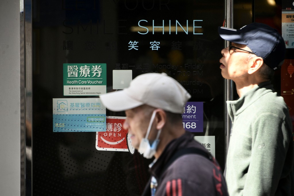 在供養父母及祖父母免税額方面，多名議員關注現行規定要求受養長輩須通常居住在香港，才能申請免税額。資料圖片