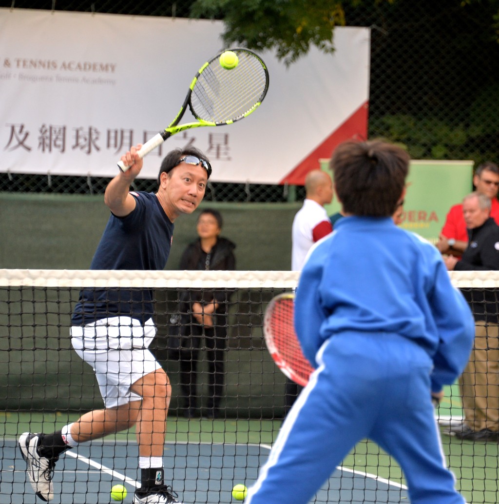张德培是生于美国的台湾人，12岁已获得美国少年硬地网球单打冠军、15岁获得美国全国少年网球锦标赛冠军、16岁正式进入职业网坛。