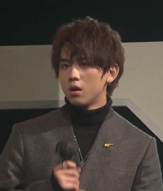 姜濤先後上台攞「叱咤最喜愛男歌手」及「叱咤最喜愛歌曲」獎項,天然呆表情成熱話。