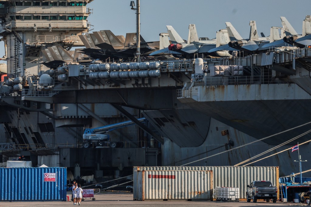 美軍航空母艦林肯號被傳媒發現艦身嚴重鏽蝕。路透社