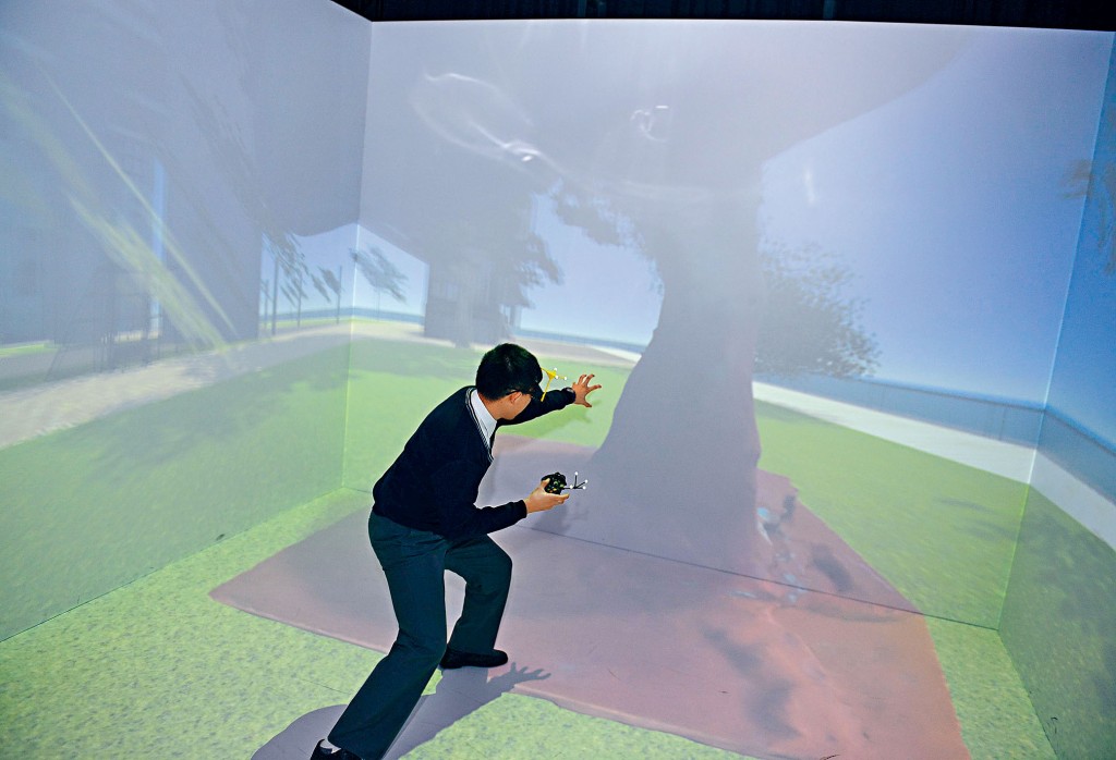 香港大学的虚拟实景画廊，让学生可以亲身进入自己的创作内。