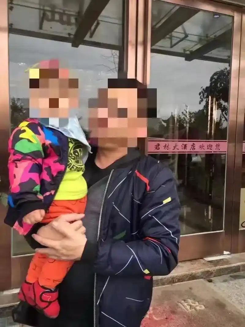 小陸的兒子原來不是他親生。 小陸的兒子原來不是他親生。