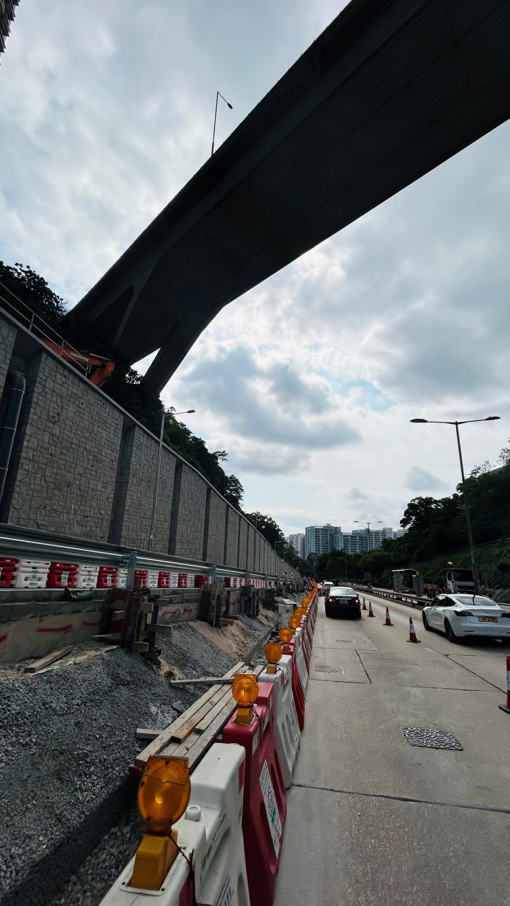 男事主疑由高处堕地昏迷送院。蔡楚辉摄