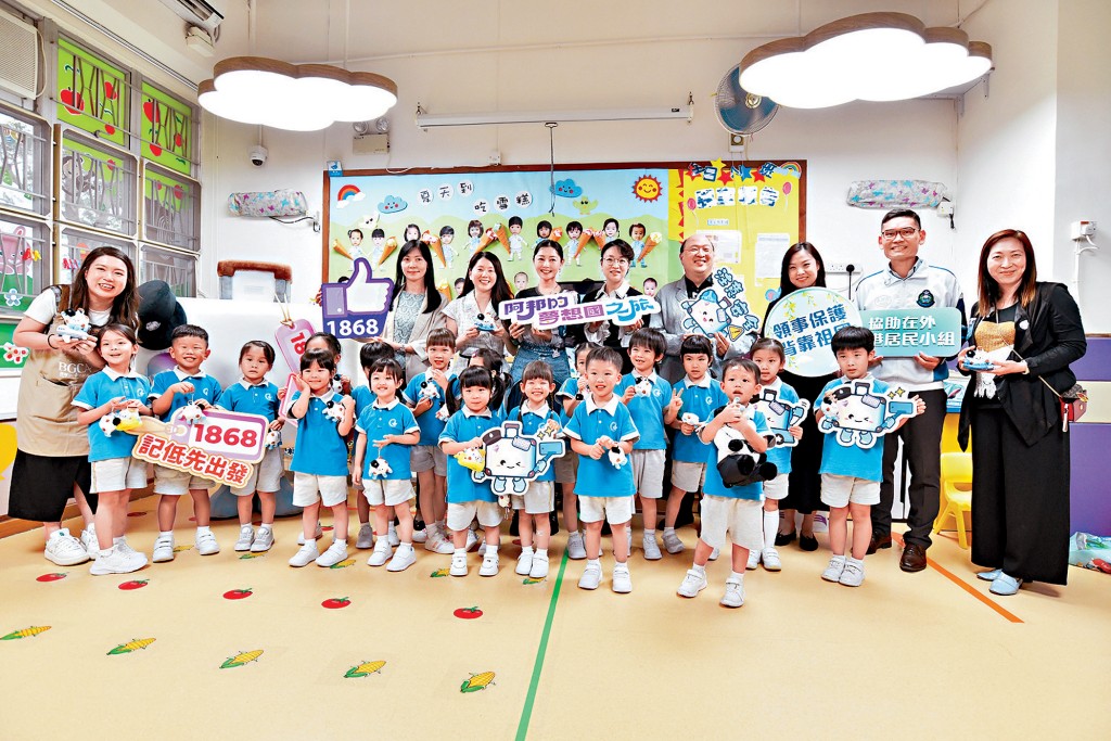 入境處向幼稚園宣傳兒童繪本《阿邦的夢想國之旅》,令學生明白領事保護的重要性。