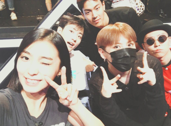 寶拉(左一)與FeelDog(左二)因出賽舞蹈節目認識。(網圖)