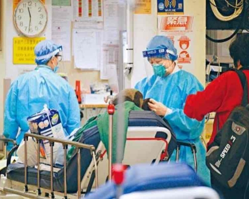 廠商會向公院醫護人員送暖。資料圖片
