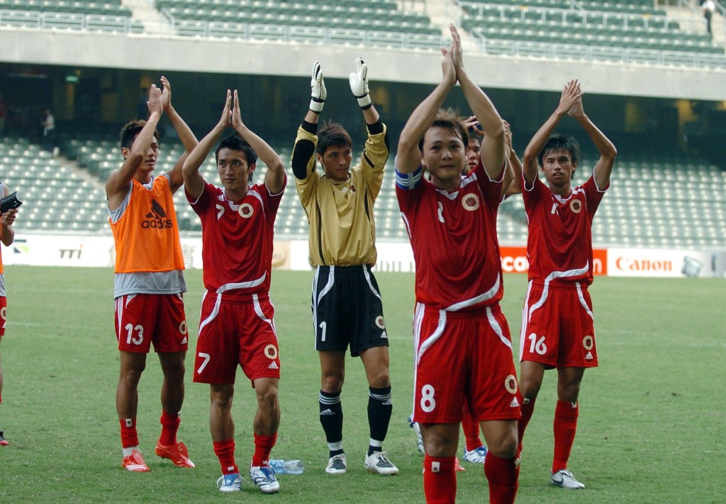 2007年,港隊於世盃外大勝東帝汶八比一,球星蔣世豪(前)最後一場為港隊披甲。 2007年,港隊於世盃外大勝東帝汶八比一,球星蔣世豪(前)最後一場為港隊披甲。