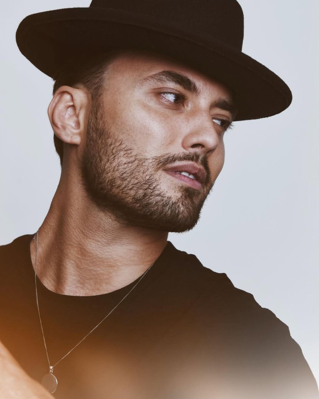 英国人气真人秀男星赖特日前离奇死于泰国。IG