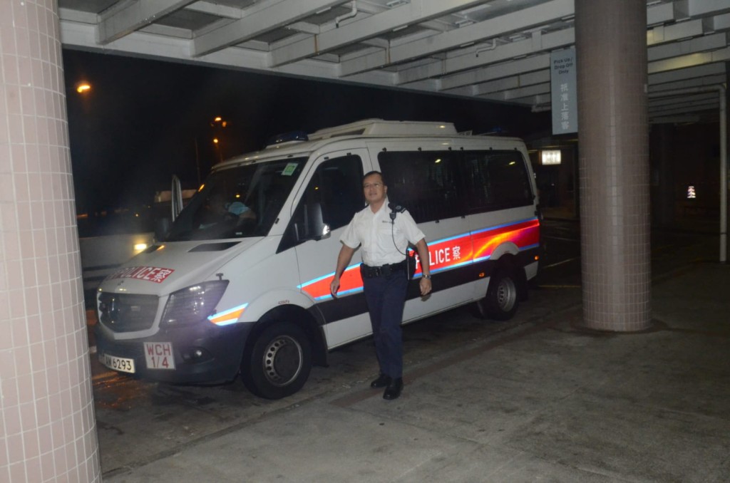昨晚深夜在香港島深水灣道一名姓郭男子不適,送往律敦治醫院治理。