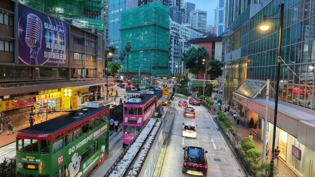 因電力故障,由北角總站至天樂里(跑馬地圈)之間的西行線電車服務亦暫停。資料圖片 因電力故障,由北角總站至天樂里(跑馬地圈)之間的西行線電車服務亦暫停。資料圖片
