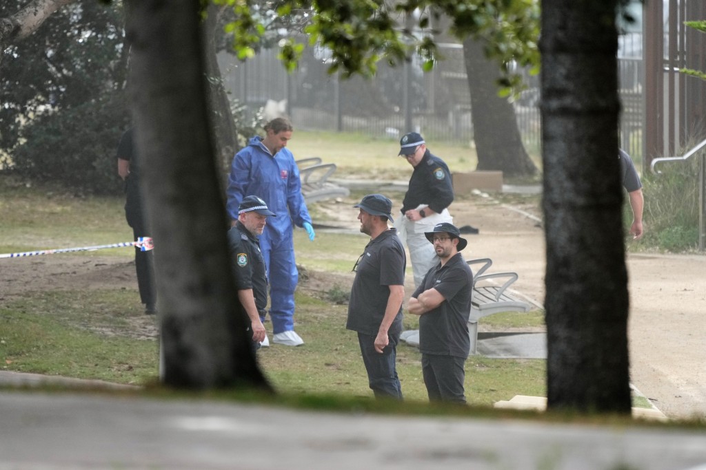 当地警方封锁现场进行调查。美联社 当地警方封锁现场进行调查。美联社
