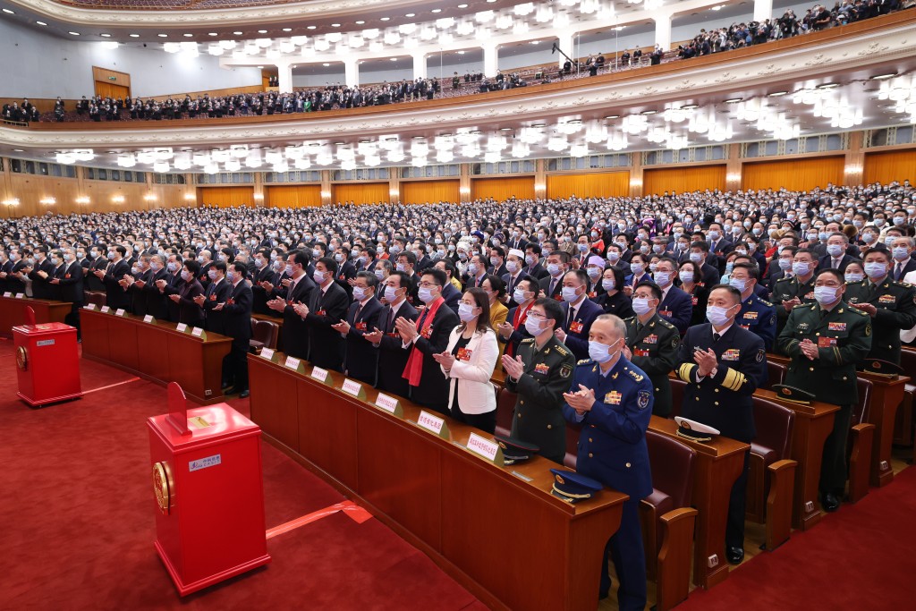 十四屆全國人大一次會議舉行第五次全體會議。新華社